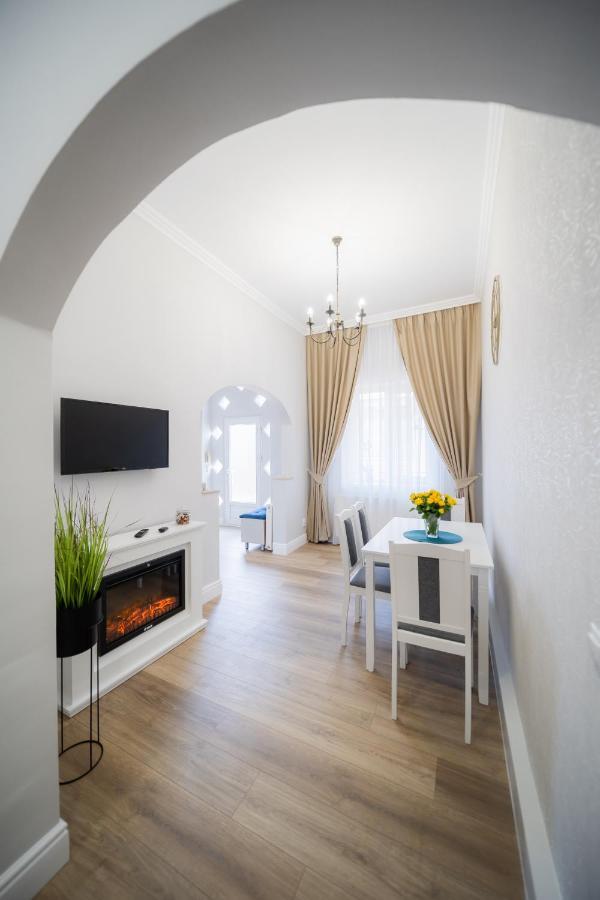 Bluesky Ultra-Central Premium Apartment Oradea Ngoại thất bức ảnh